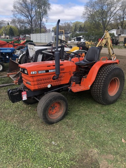 KUBOTA B8200 GARDEN TRACTOR, 4WD, DIESEL, 3PT, PTO, 960 HOURS SHOWING