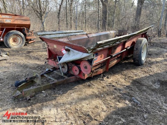 MASSEY FERGUSON 205 SINGLE AXLE MANURE SPREADER, SINGLE BEATER