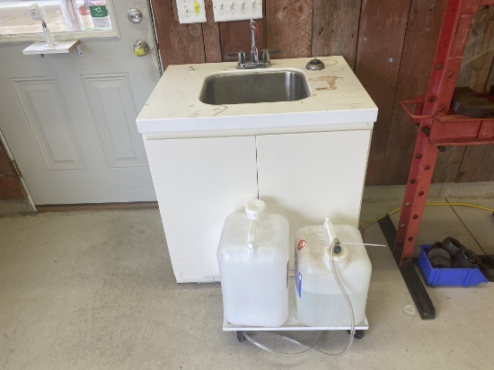 PORTABLE SINK WITH ELECTRIC HOT WATER HEATER