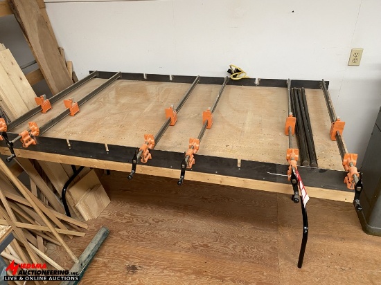 LAYOUT TABLE WITH CLAMPS