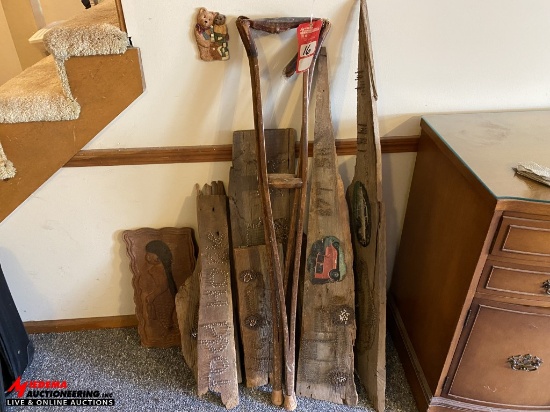 ASSORTED WOODEN DECORATIONS