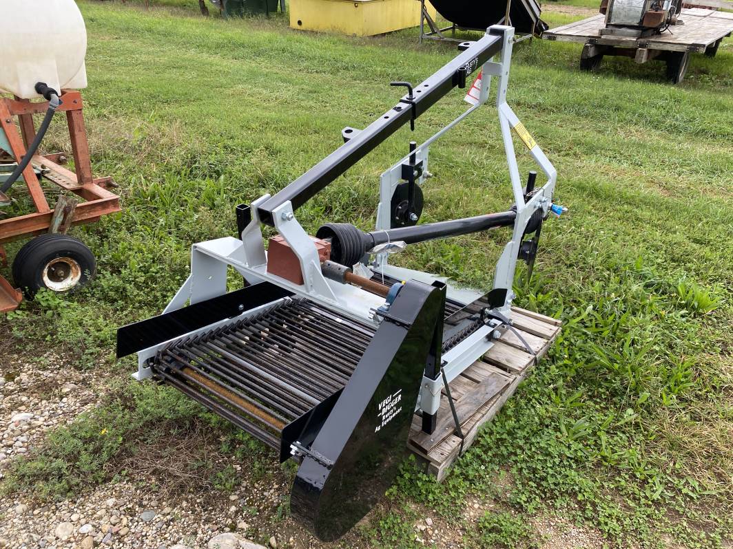 NEW RUSTY'S AG 1-ROW POTATO DIGGER, WITH COULTERS | Proxibid, image size:1064x798