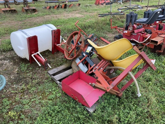 MECHANICAL MODEL 22 1-ROW TRANSPLANTER WITH WATER TANK