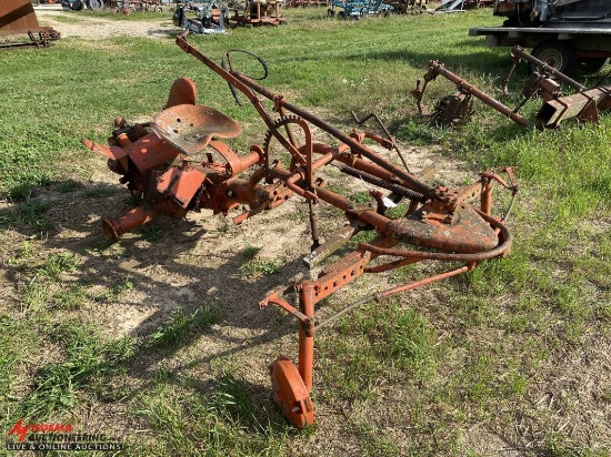 ALLIS CHALMERS G TRACTOR, FOR PARTS - NOT COMPLETE