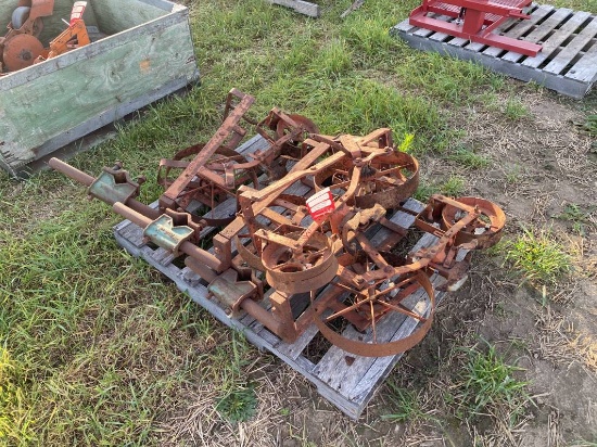 PLANET JR SEEDERS [4] WITH TOOL BAR