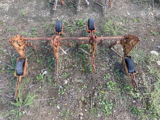 ALLIS-CHALMERS G CULTIVATOR, 3-ROW