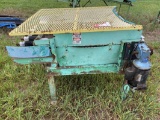 RADISH TAILER, 36'' X 36''