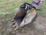 EXCAVATOR BUCKET WITH TEETH, 26''