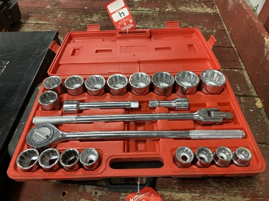 TEKTON METRIC SOCKET SET, 3/4'' DRIVE, 12PT SOCKETS, 19-50MM, BREAKER BAR, RATCHET, 4'' EXTENSION, 8