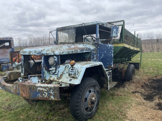 1953 REO M35 2-1/2 TON STAKE TRUCK, PARTS TRUCK, NO ENGINE/TRANS, VIN: 130610, TITLED ITEM