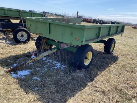 HYDRAULIC DUMP WAGON ON JOHN DEERE GEAR, 11' X 90'' X 14'' SIDES, 11L-15 TIRES.