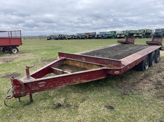 1979 EAGER BEAVER TRAILER, 18' WITH 3' TAIL, 96'' WIDE, TRI-AXLE, FOLD UP RAMPS, PINTLE HITCH, VIN: 