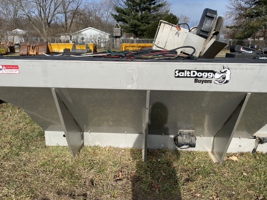 SALTDOGG SALT SPREADER, STAINLESS STEEL, ELECTRIC, 4.5 CUBIC YARDS, WIRING & CONTROLLER INCLUDED