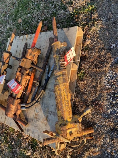 PNEUMATIC JACKHAMMER