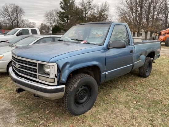 1988 CHEVY CHEYENNE REGULAR CAB PICKUP, V8 GAS ENGINE, AUTO TRANS, CLOTH, NO RADIO, 4X4, TOOL BOX, F