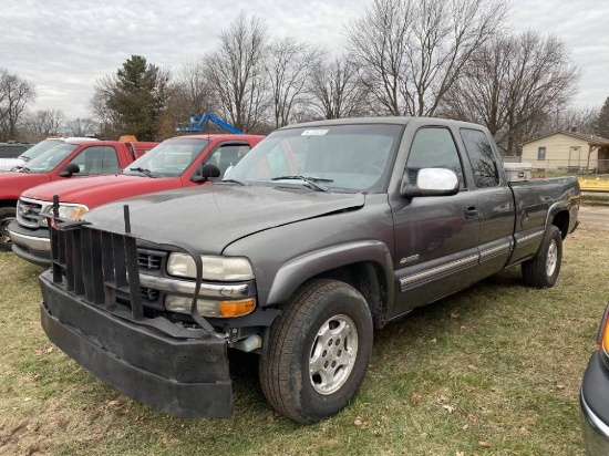 2001 CHEVY 1500 EXTENDED CAB PICKUP, VORTEC V8 GAS ENGINE, 4X4, AUTO TRANS, CLOTH, PW, PL, PM, AM/FM
