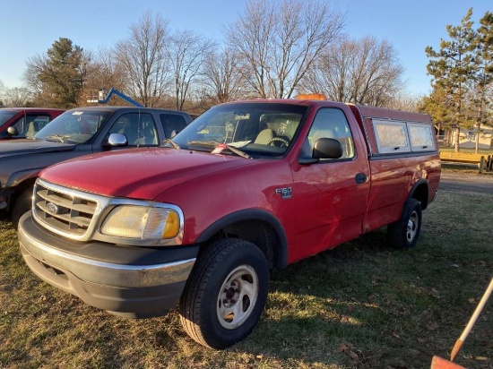 2002 FORD F150 XL REGULAR CAB PICKUP, 4.6L GAS ENGINE, AUTO TRANS, 4X4, AM/FM-CASS, LONG BOX WITH TO
