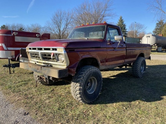 1974 FORD REGULAR CAB PICKUP, 390 V8 GAS ENGINE, 4-SPEED MANUAL TRANS, 4X4, LONG BOX, ASSORTED SCRAT