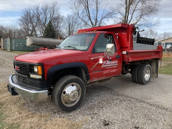 2002 GMC 3500HD SINGLE AXLE LANDSCAPE DUMP TRUCK, 8.1L GAS ENGINE, AUTO TRANS, LEATHER, AM/FM, MANUA