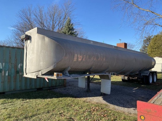 1970 FRUEHAUF 8500 GALLON ALUMINUM TANKER SEMI TRAILER, APPROX. 39.5'' LONG, SPRING SUSPENSION, TAND