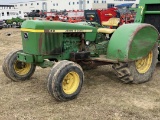 1977 JOHN DEERE 2640 TRACTOR, 2WD, REAR ORCHARD FENDERS, 3PT, 540 PTO, 1-HYD OUTLET, 18.4-26 REAR TI