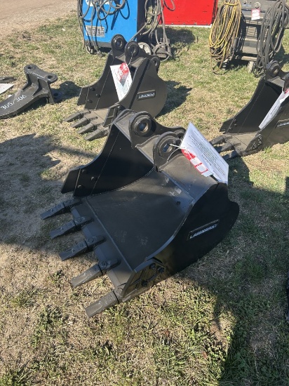 UNUSED LAND HERO HEAVY DUTY BUCKET, 30''