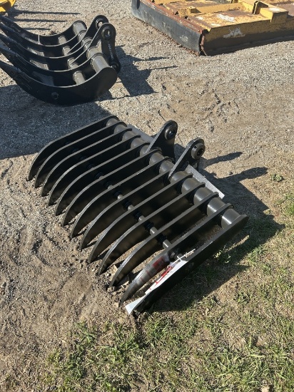 UNUSED LAND HERO HEAVY DUTY RAKE, 44''W