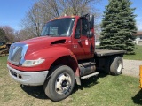 2005 INTERNATIONAL 4400 TANDEM AXLE FLATBED TRUCK, DT466 ENGINE, AUTO TRANS, AIR BRAKES, 365,677 MIL