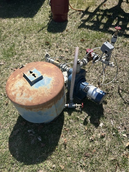 STA RITE 1-1/2'' PUMP, 1-1/2 HP, 220 VOLT, OWNER STATES PUMP HAS ONLY 2 HOUR RUNNING TIME