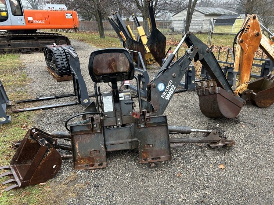 BRADCO 9MD2 BACKHOE ATTACHMENT, INCLUDES 17'' BACKHOE BUCKET, SKID STEER MOUNT
