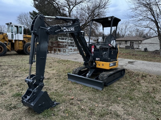 2016 JOHN DEERE 26G RUBBER TRACK MINI EXCAVATOR, 12'' TRACKS, 17'' BUCKET, PUSH BLADE, AUX. HYDRAULI