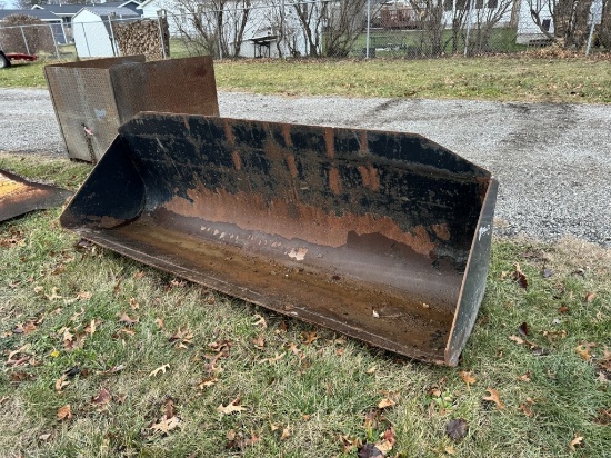 BRADCO LOADER BUCKET, 8'