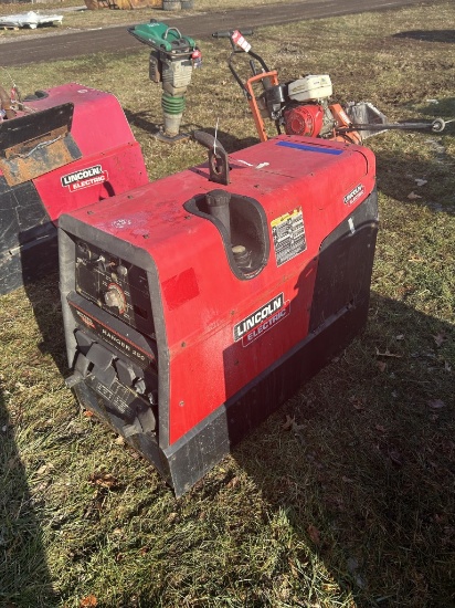 LINCOLN ELECTRIC RANGER 250 WELDER, RUNS, NEEDS TUNE UP, WELDER IS INTERMITTENT, ALL OUTLETS WORK, 4