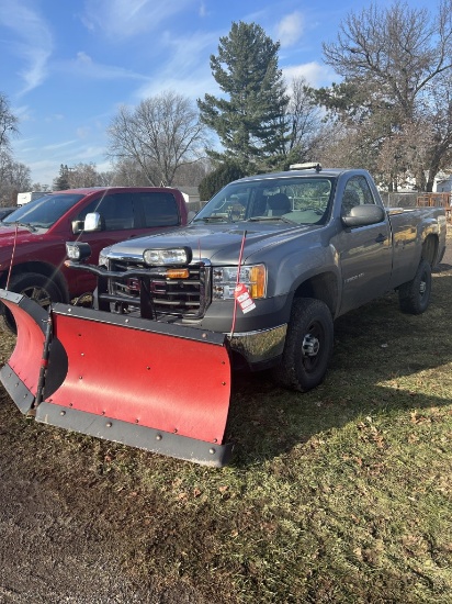 2008 GMC SIERRA 2500 REGULAR CAB PICKUP WITH PLOW, 6.0L VORTEC GAS ENGINE, AUTO TRANS, 4X4, LONG BOX