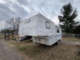 1997 STARCRAFT 5TH WHEEL CAMPER, 1-SLIDE OUT, MODEL 250RKS, TANDEM AXLE