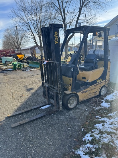 YALE HARD TIRE FORKLIFT, PROPANE, MODEL GLC040SVXNUSE082, 3750 LB CAPACITY, 3-STAGE MAST, SIDE SHIFT