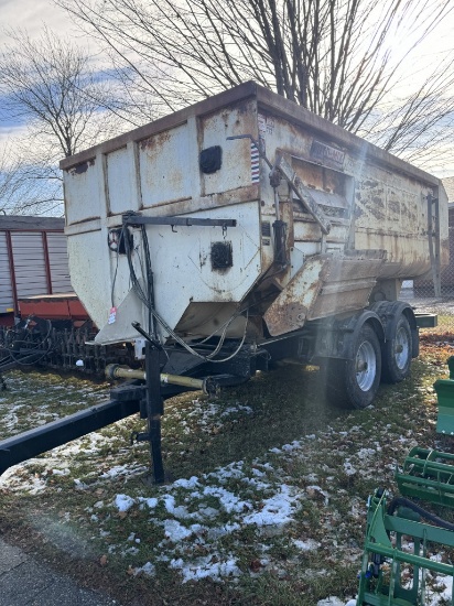 ROTO-MIX 720-16 COMMERCIAL FEED MIXER, TANDEM AXLE, WORKS