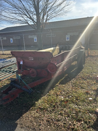 MASSEY FERGUSON 205 SINGLE AXLE MANURE SPREADER, NEWER APRON CHAIN, PTO DRIVEN