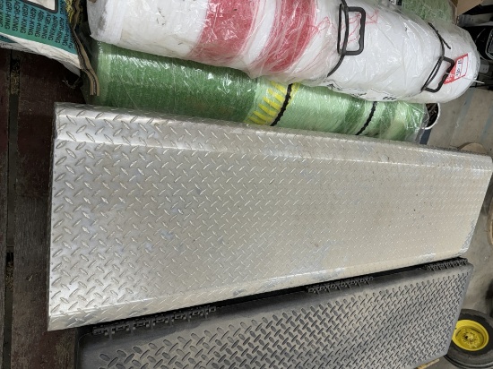 DELTA DIAMOND PLATE TRUCK TOOL BOX