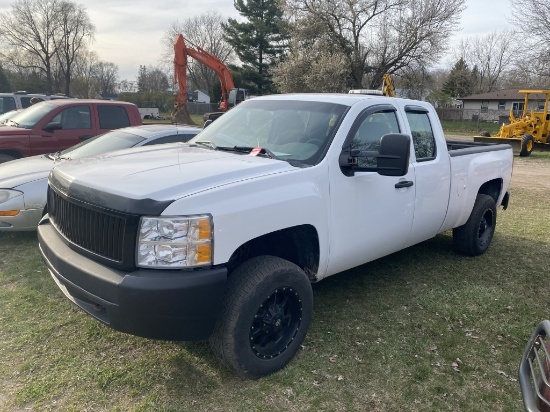 2012 CHEVY SILVERADO EXTENDED CAB PICKUP TRUCK, 6.0L V8 GAS ENGINE, AUTO TRANS, 4X4, CLOTH, PW, PL, 