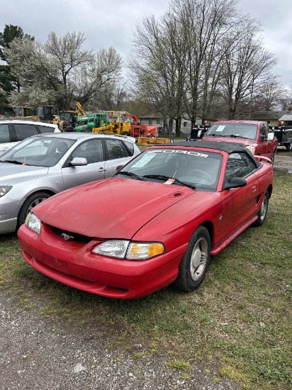 1994 FORD MUSTANG CONVERTIBLE, 2-DOOR, 3.0L GAS ENGINE, 5-SPEED TRANS, PW, PL, PM, CLOTH INTERIOR, A