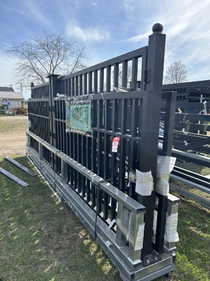 STEELMAN 10' FARM METAL GATE, 7' HIGH ON THE ENDS