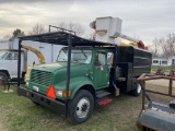 1999 INTERNATIONAL 4700 SINGLE AXLE BUCKET TRUCK WITH CHIPPER BOX, INTERNATIONAL T444E DIESEL, 6-SPE