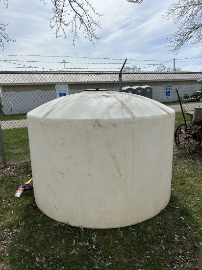 1550-GALLON POLY TANK