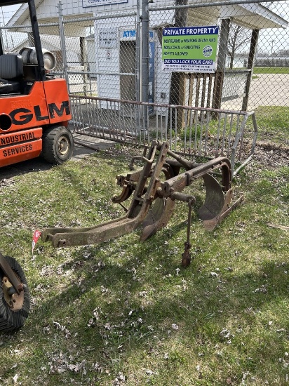 ALLIS CHALMERS 2-BOTTOM PLOW