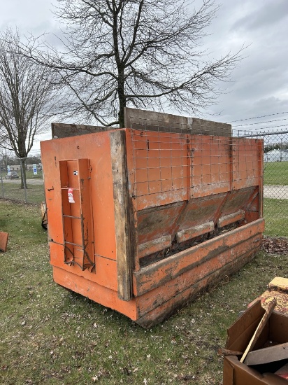 WOODEN FEEDER