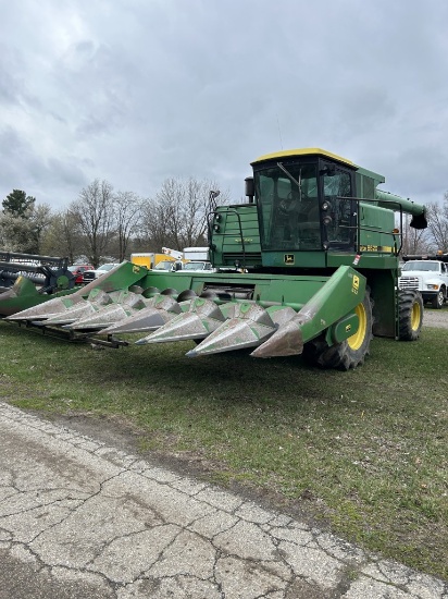 JOHN DEERE 6620 COMBINE, TURBO, 4WD, HYDROSTATIC, WITH JOHN DEERE 643 CORN HEAD, 6-ROW, 5350 HOURS S