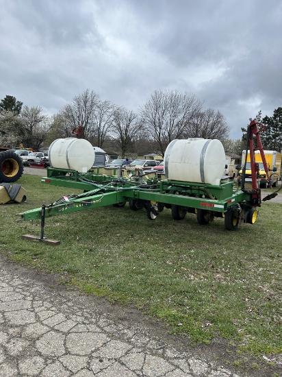 JOHN DEERE 7000 8-ROW PLANTER, PRECISION CORN METERS, YETTER NO-TILL COULTERS, YETTER HD DOWN PRESSU