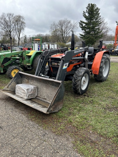 1999 AGCO ALLIS 5650 TRACTOR WITH QUICKE 310 LOADER, 3PT, PTO, 1-REMOTE, 4X4, 13.6R28 REARS, HOURS D