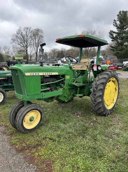 JOHN DEERE 2010 AG TRACTOR, 4-CYLINDER GAS ENGINE, NARROW FRONT, CANOPY, 3PT, PTO, POWER STEERING, 5